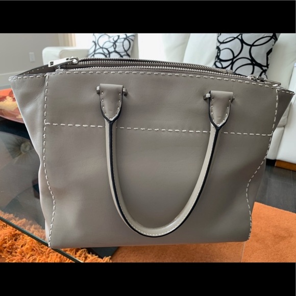 SOLDā¼ļøAuthentic Prada Handbag with shoulder strap - Picture 9 of 15